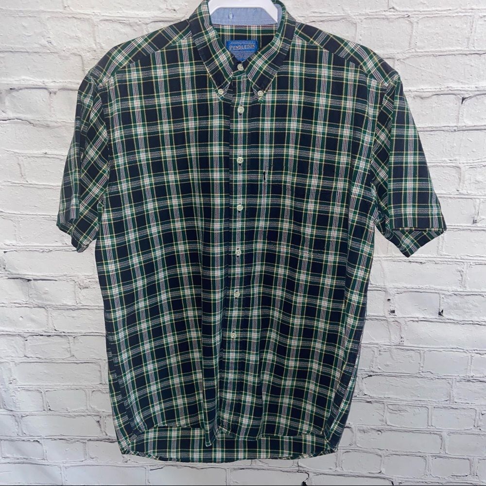 Pendleton Oceanside Men’s Button Down Shirt Size Medium Plaid Short Sleeve